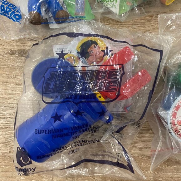 2017-2018 Lot Of (7) Unopened McDonalds Toys Super Mario, Yoshi, Justice League - Picture 5 of 7